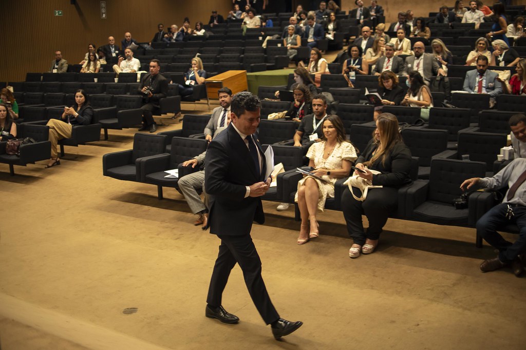 dsc_6908_54017085025_l