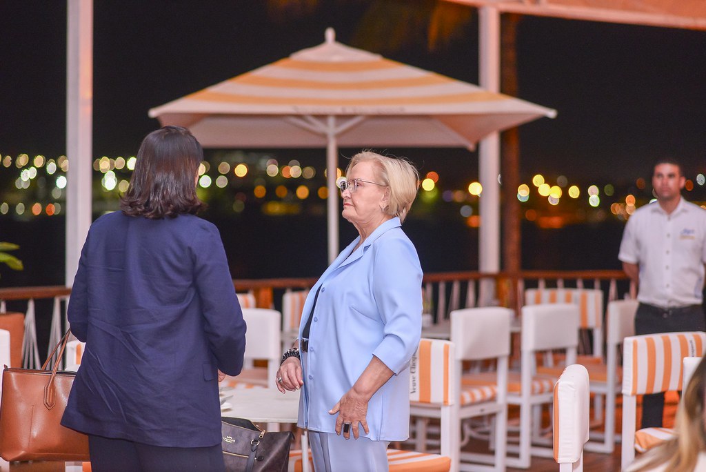 her_0221_54016890715_l