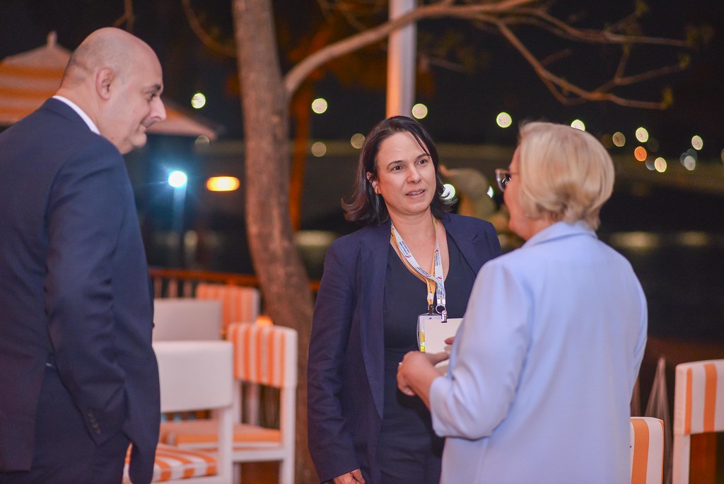 her_0227_54016458131_l