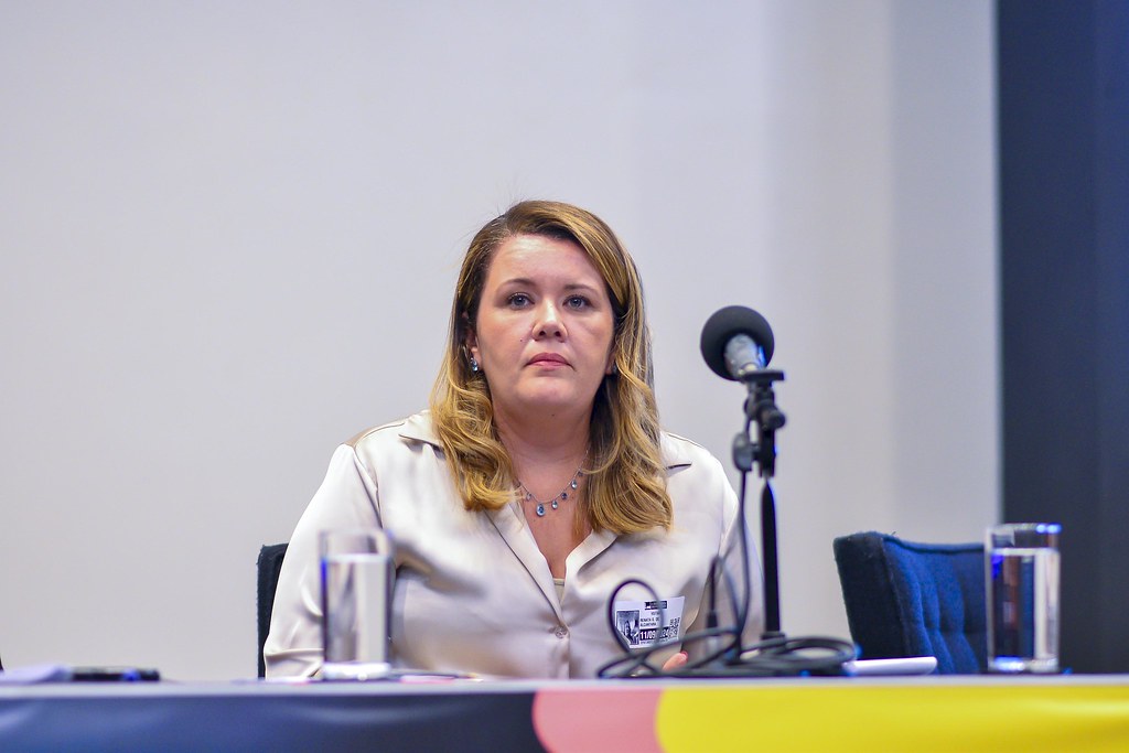 her_4214_54017068850_l