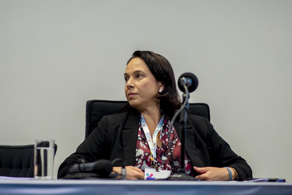 her_4222_54017068075_l