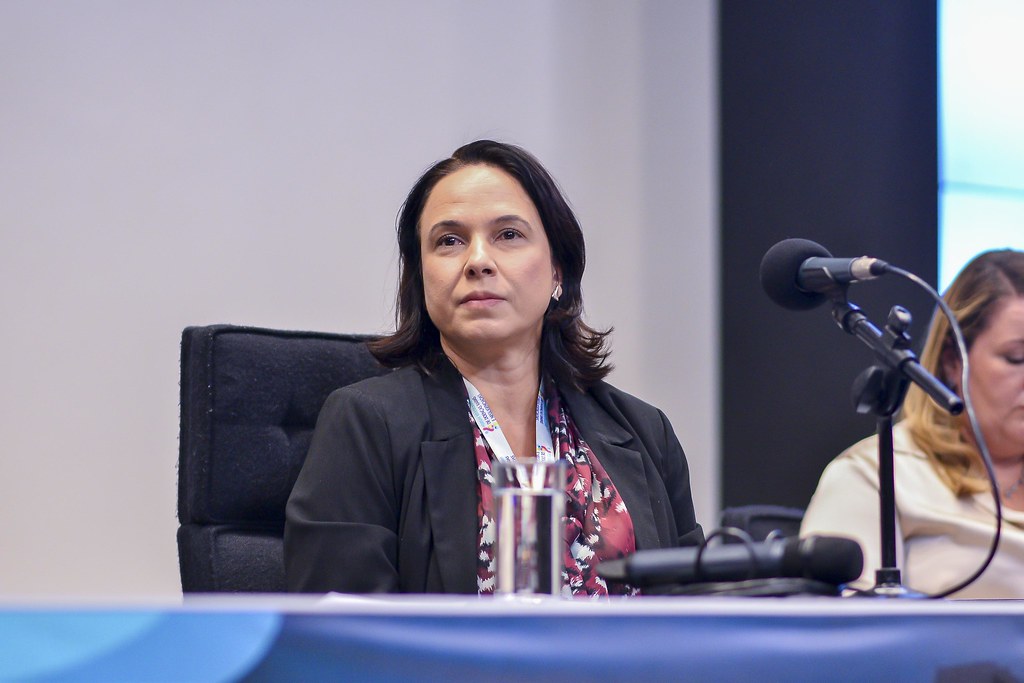 her_4230_54017068045_l