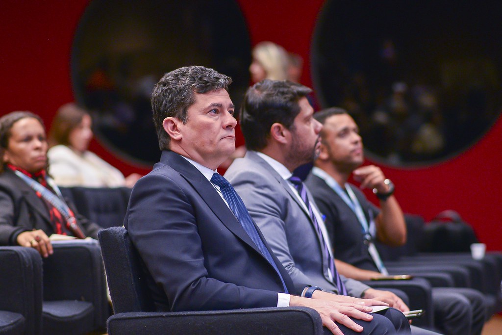 her_4326_54016858668_l