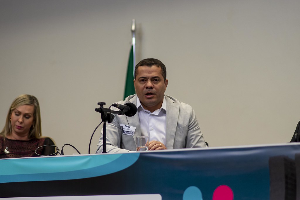 her_4348_54016857298_l