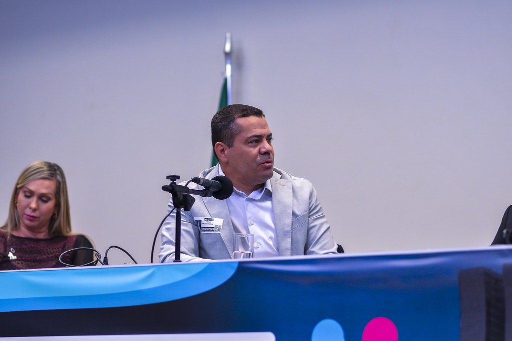 her_4357_54016635056_l