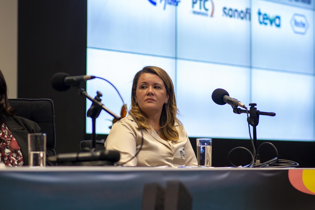 her_4404_54016633891_l