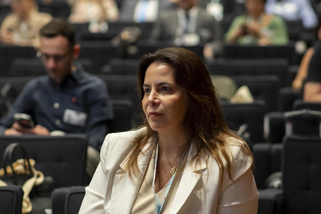 her_4407_54017063430_l