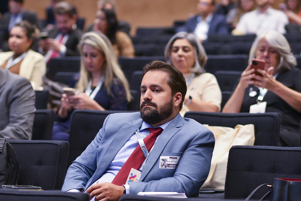 her_4410_54016854893_l