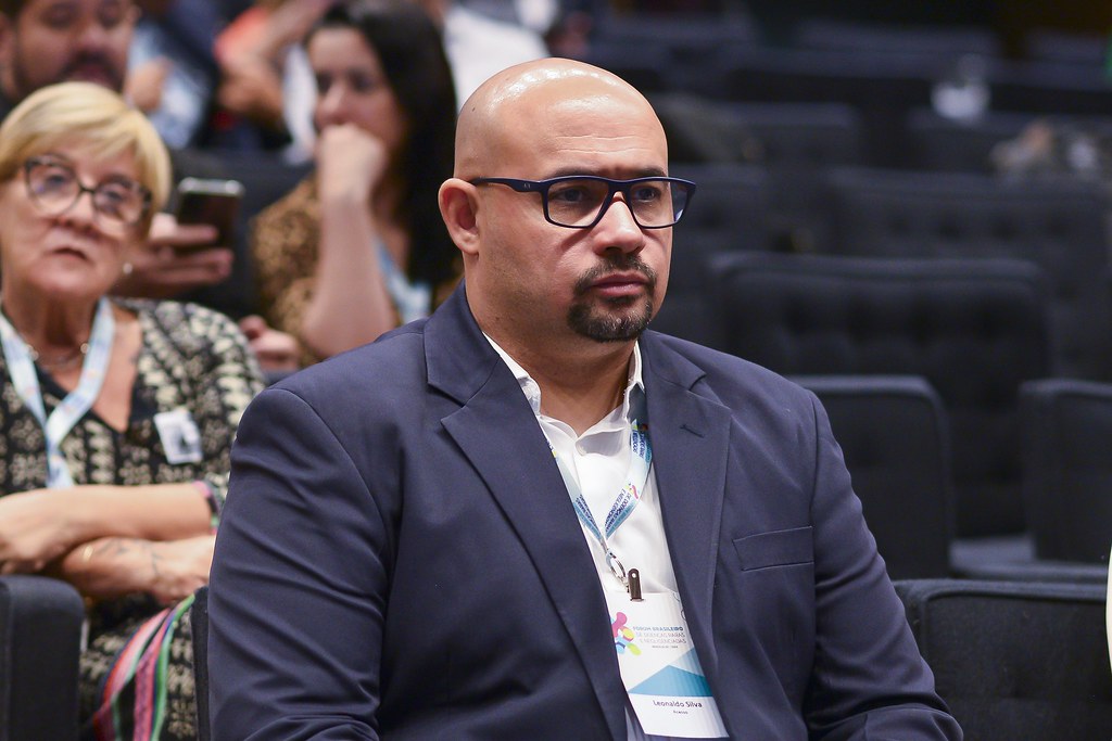 her_4430_54016852873_l