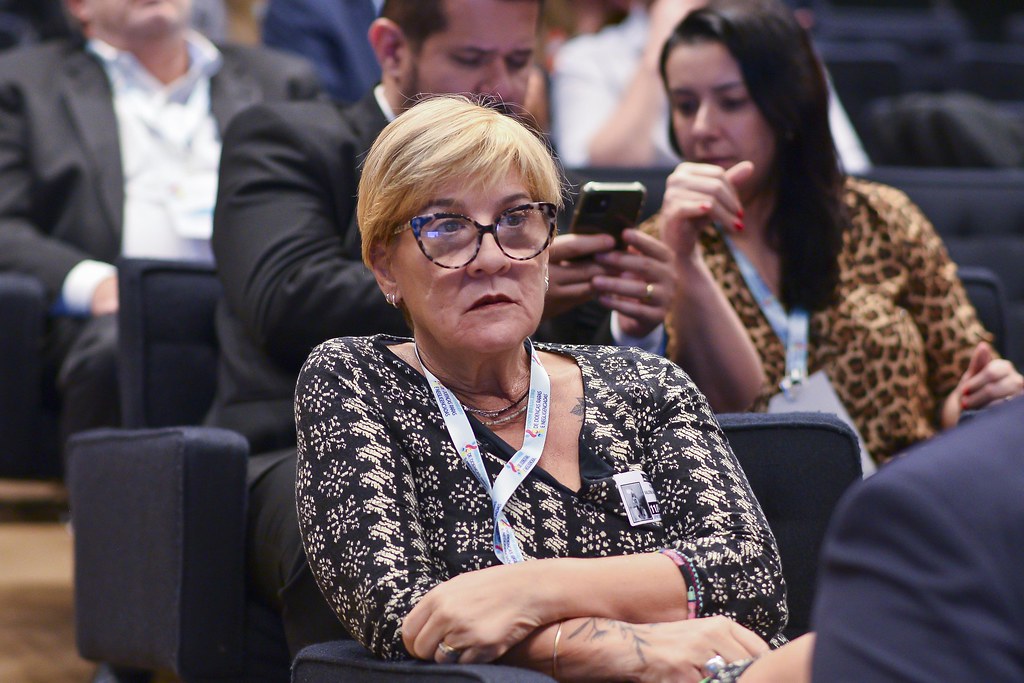 her_4435_54016852188_l