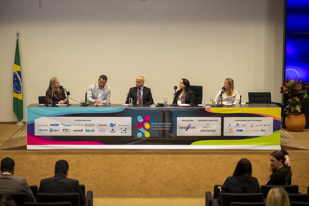 her_4438_54016956219_l