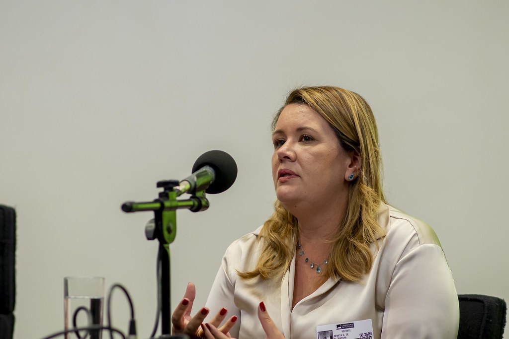 her_4480_54016953704_l