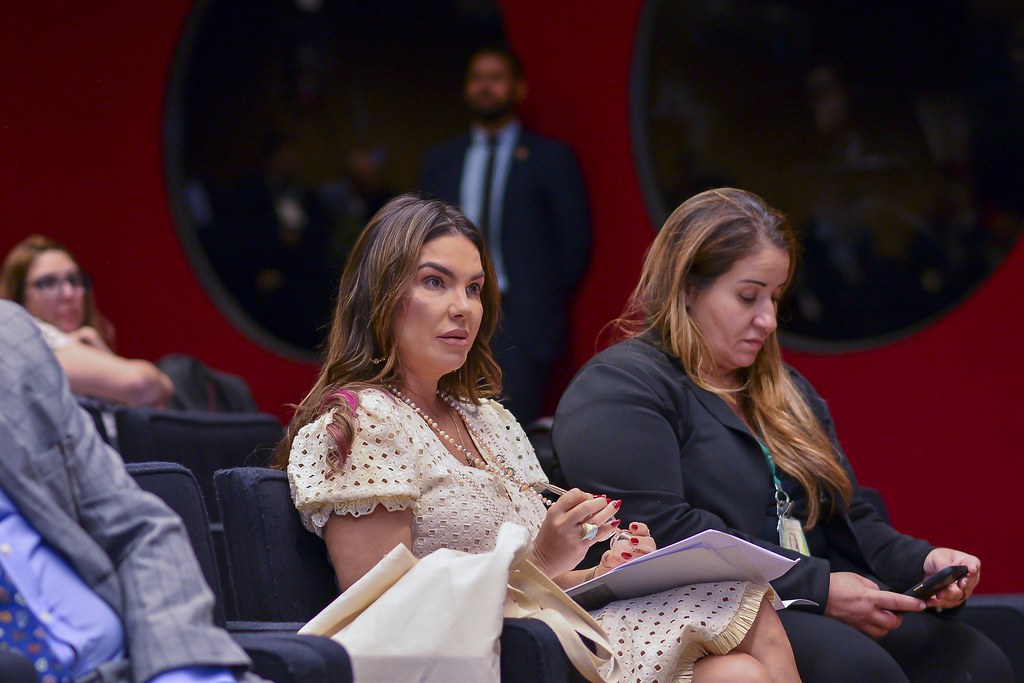 her_4559_54016847258_l