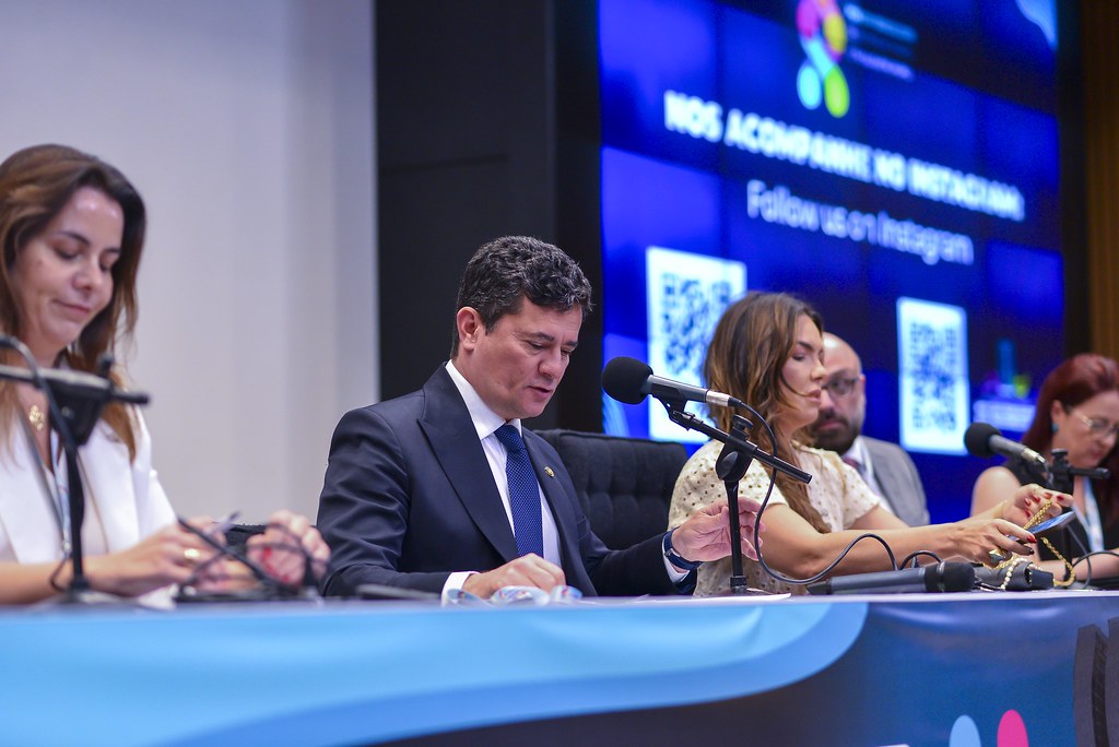 her_4566_54017054725_l