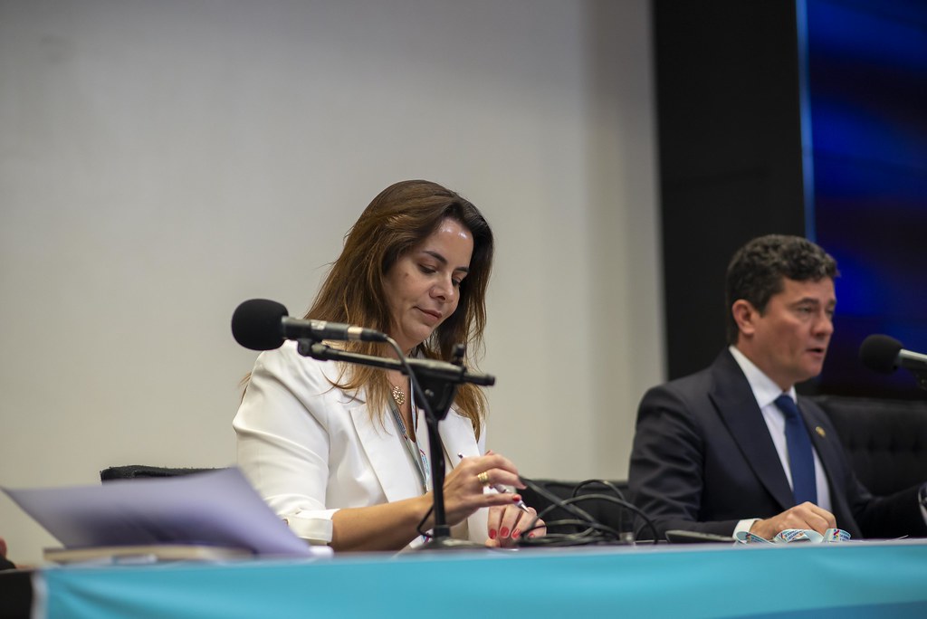 her_4567_54016846898_l