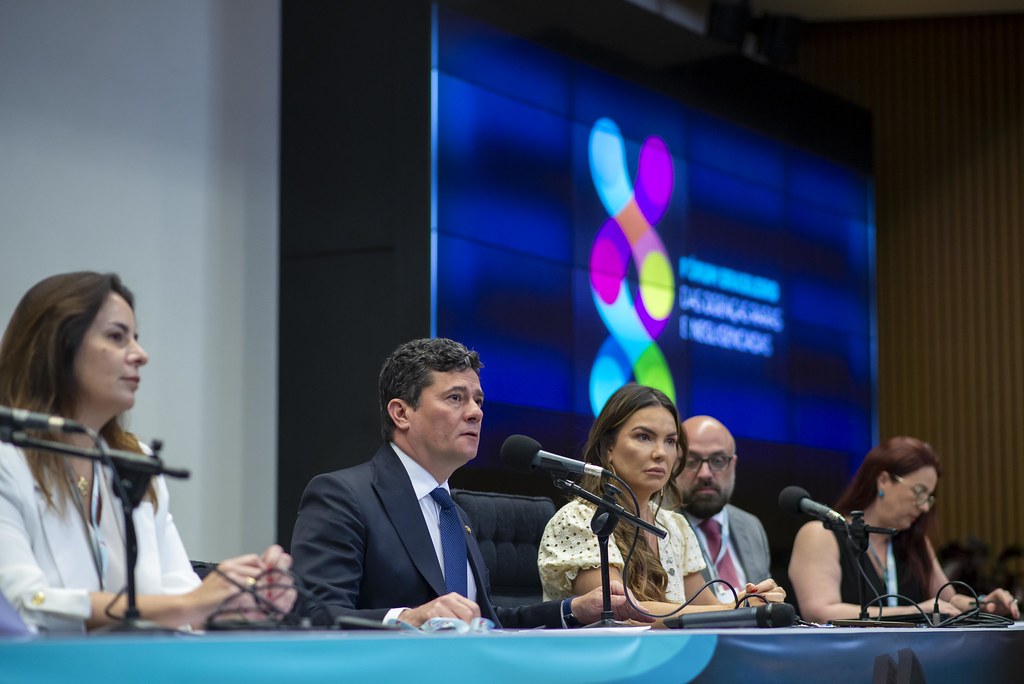 her_4581_54016845278_l