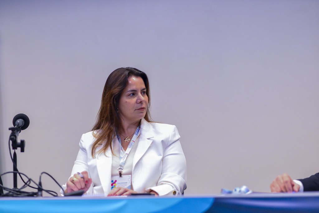 her_4590_54016843953_l