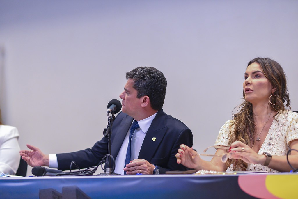 her_4594_54016843243_l