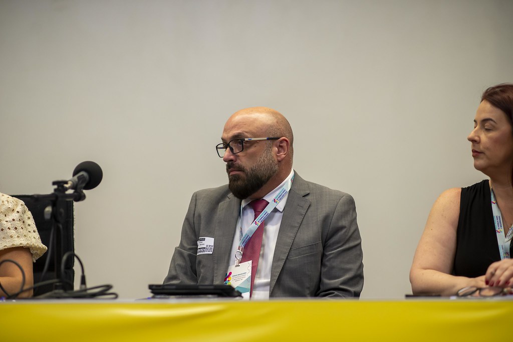 her_4599_54016621341_l