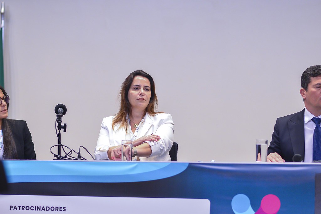 her_4613_54016841448_l