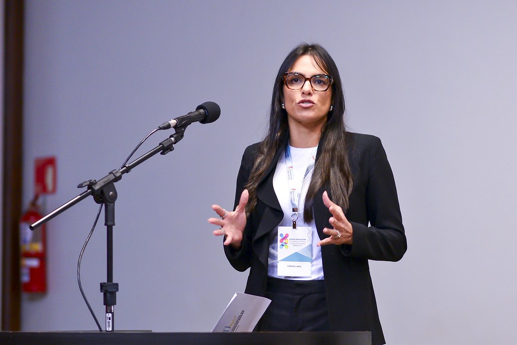 her_4621_54016841193_l