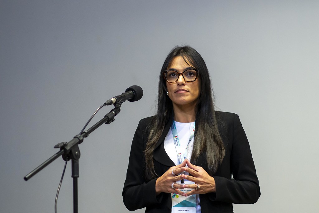 her_4625_54016945489_l