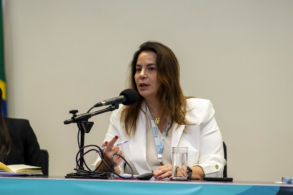 her_4651_54016944499_l