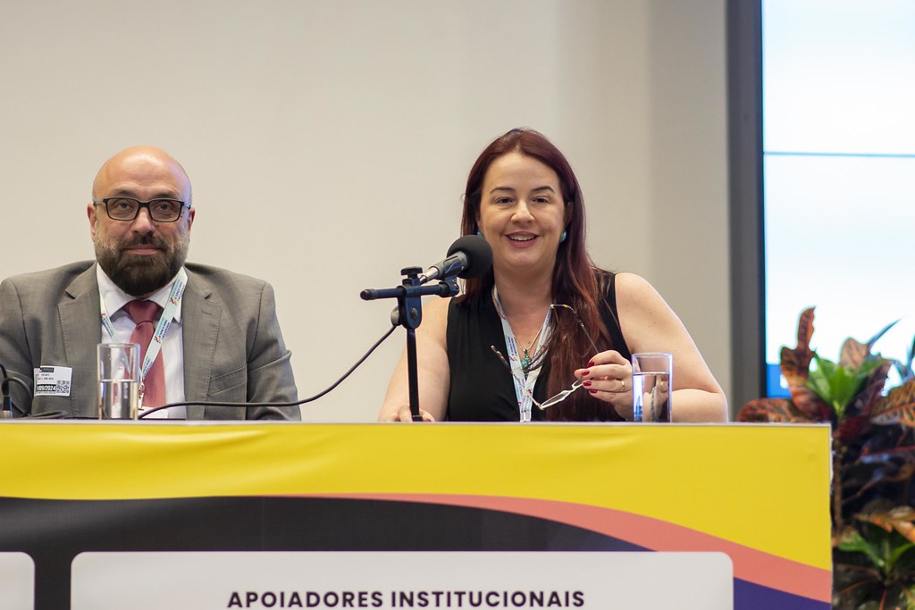 her_4674_54016943974_l