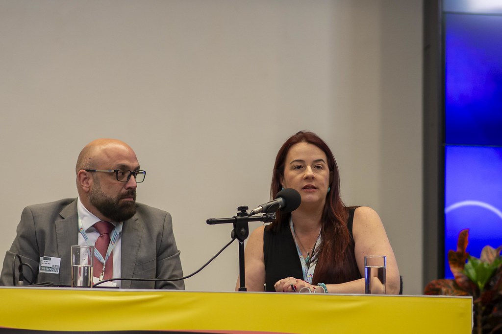 her_4687_54016942874_l