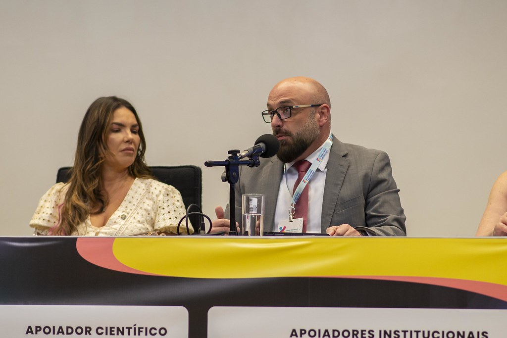 her_4711_54015708632_l