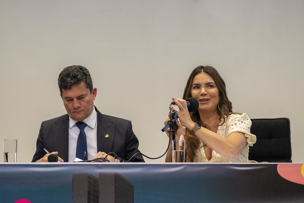 her_4767_54016615526_l