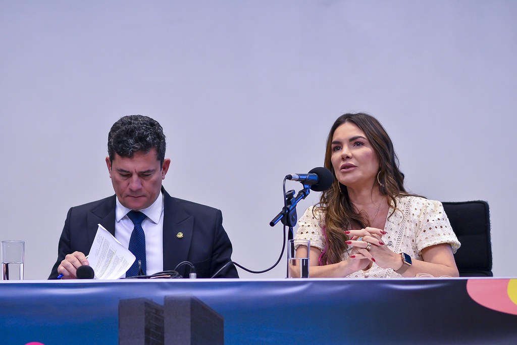 her_4774_54015708492_l