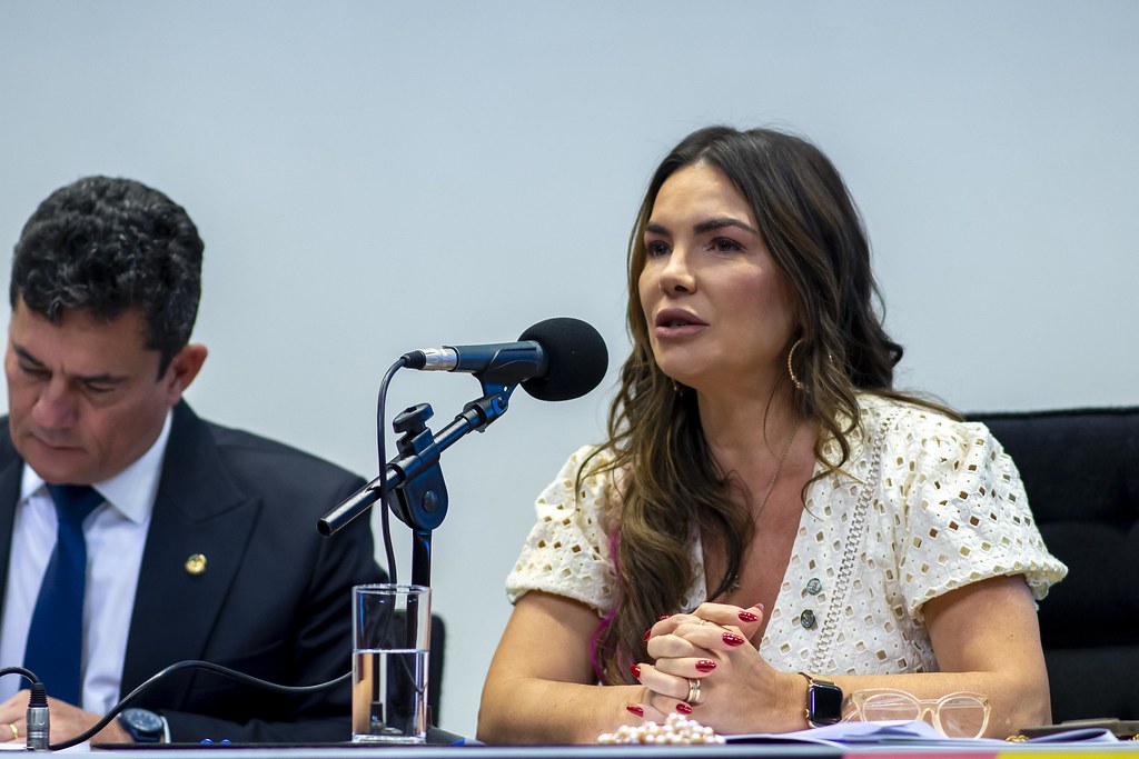 her_4777_54016615216_l