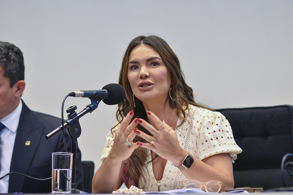 her_4789_54016614216_l