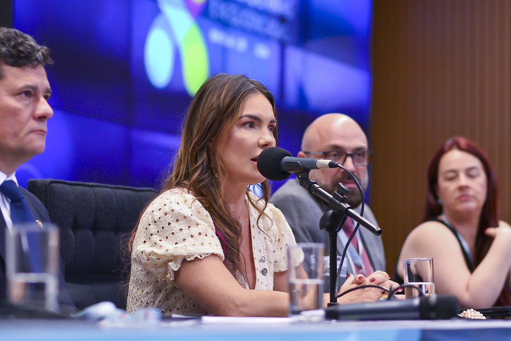 her_4811_54017042225_l