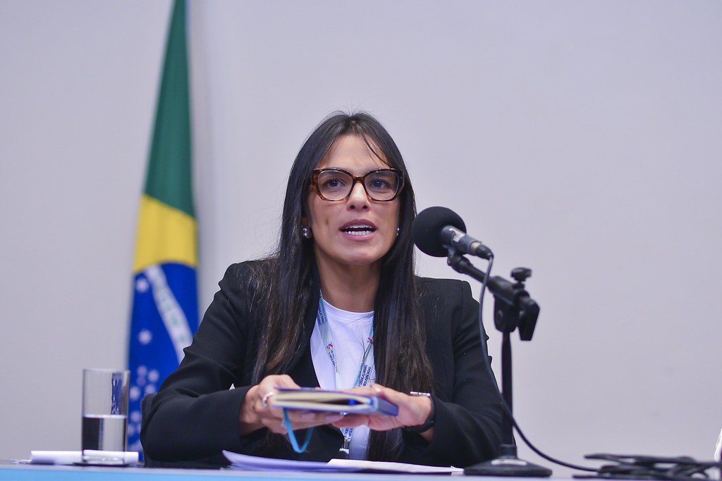 her_4838_54015705427_l