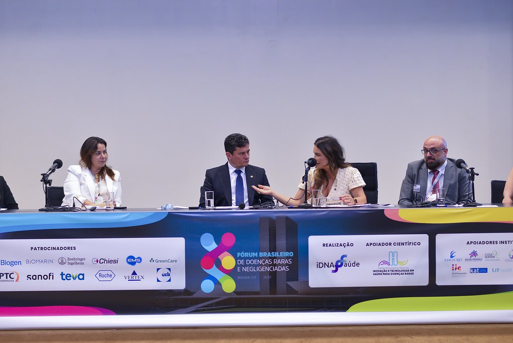 her_4928_54016938154_l