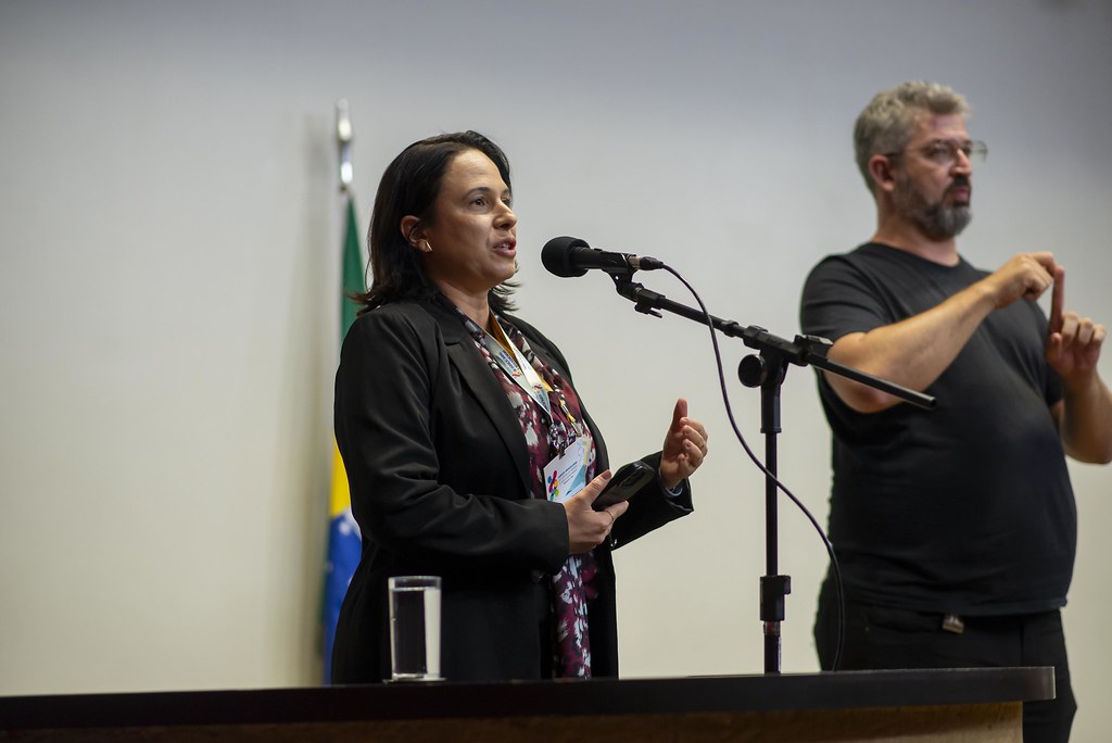 her_4933_54016611436_l