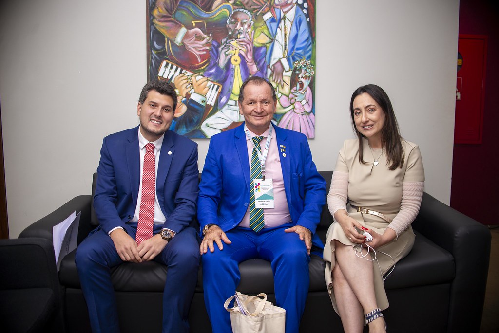 her_9258_54015529942_l