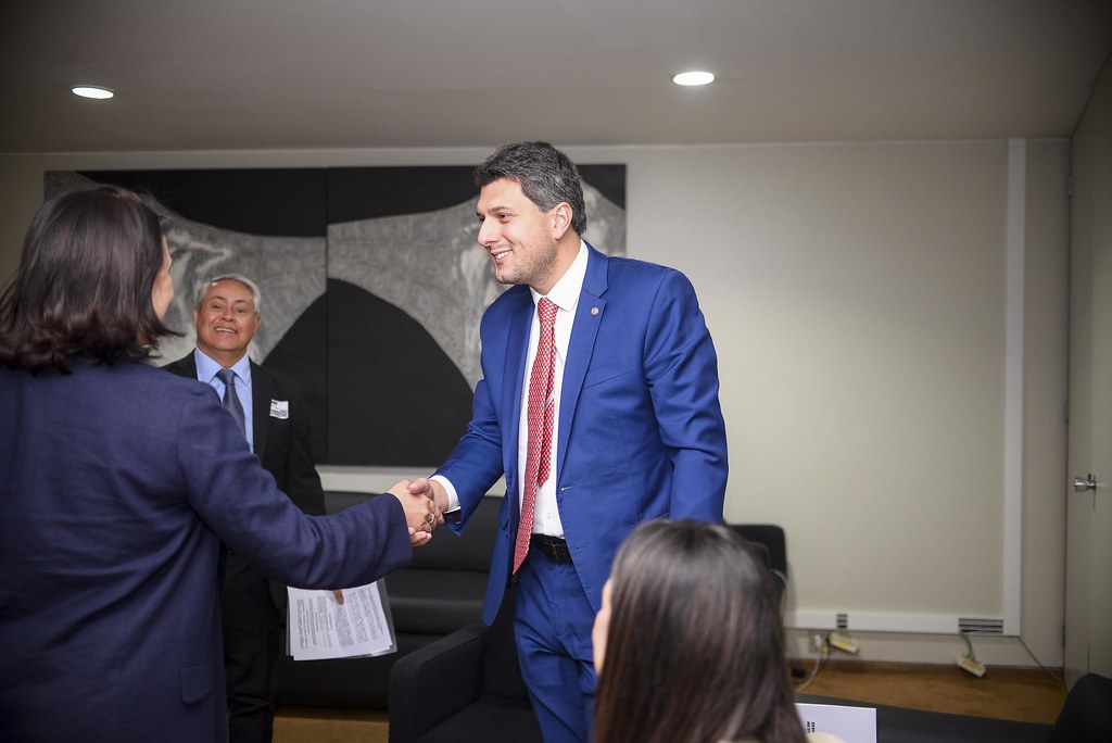 her_9266_54016658128_l