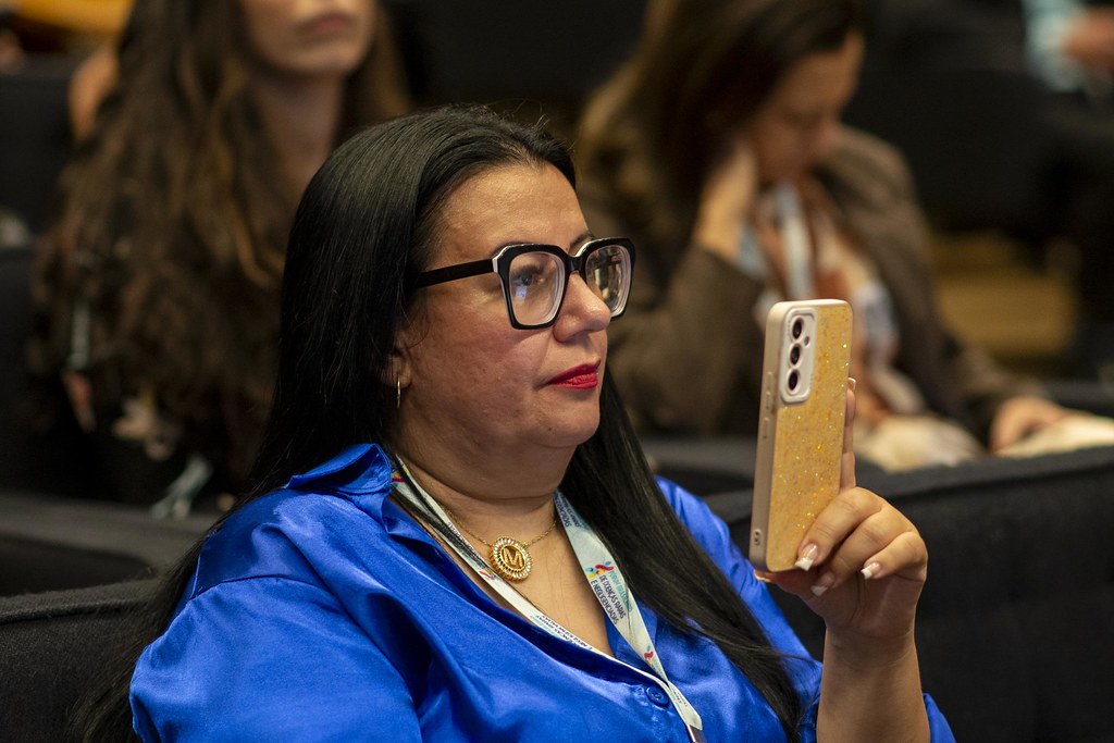 her_9320_54015524097_l