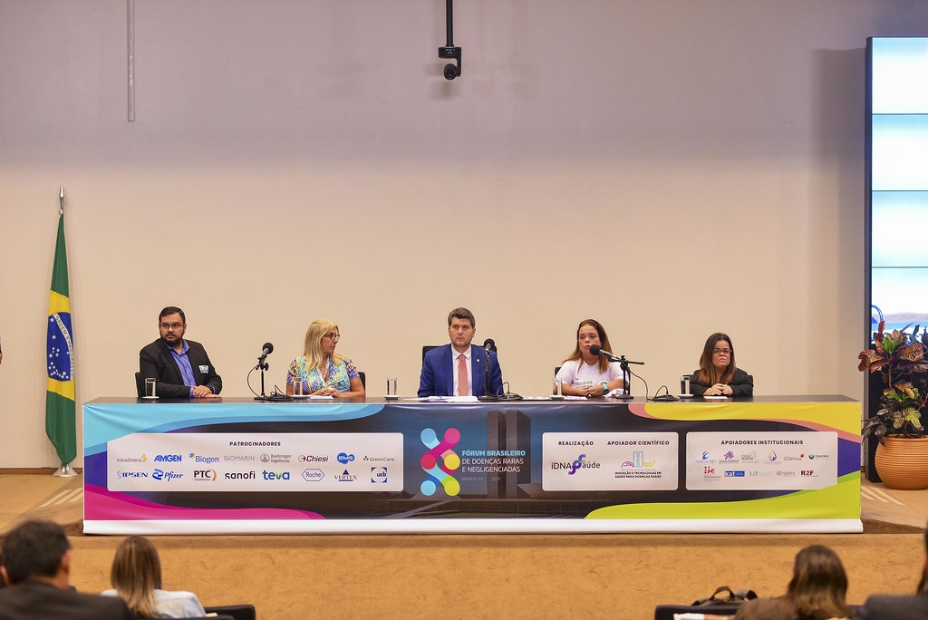 her_9326_54015523392_l