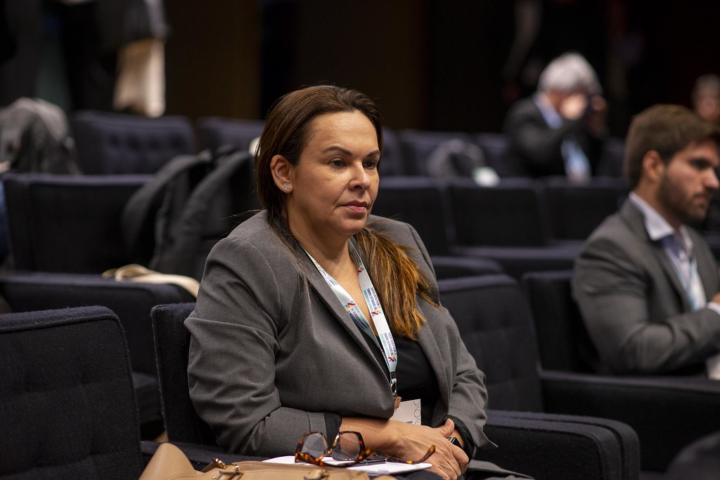 her_9332_54015523252_l