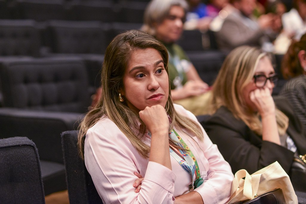 her_9338_54016860105_l