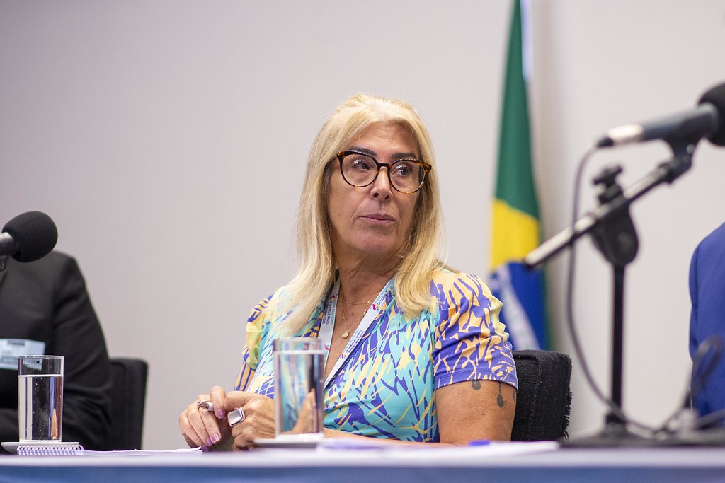 her_9344_54016858430_l