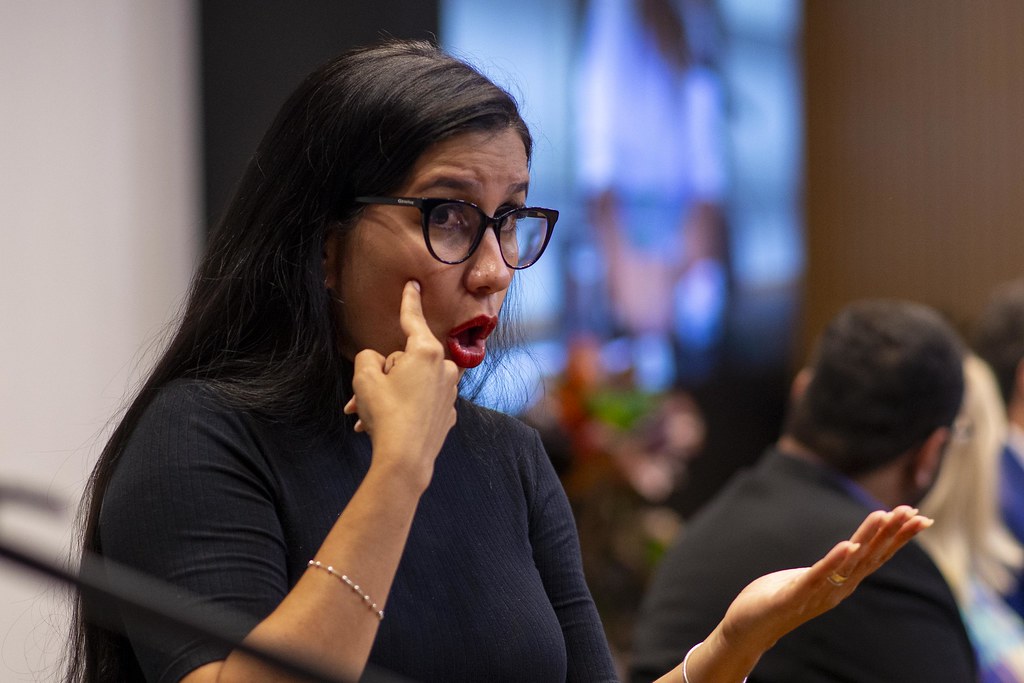 her_9365_54016425746_l