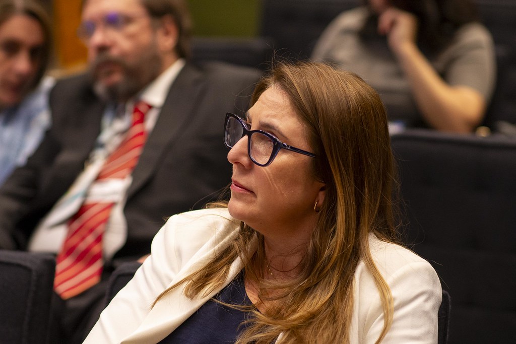 her_9369_54016647478_l