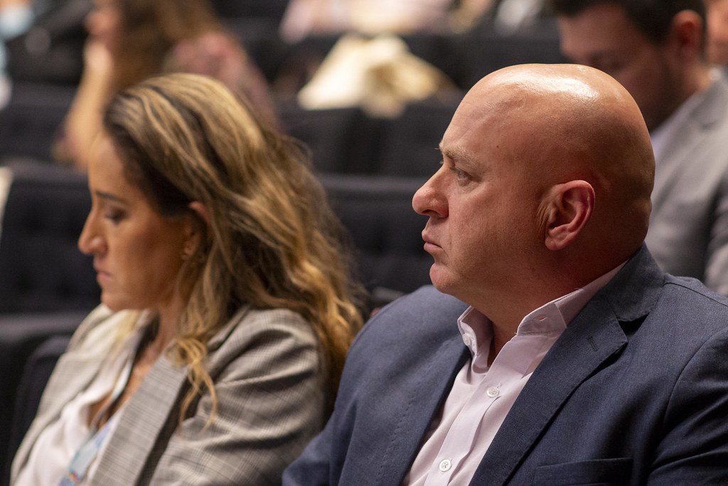 her_9371_54015518147_l