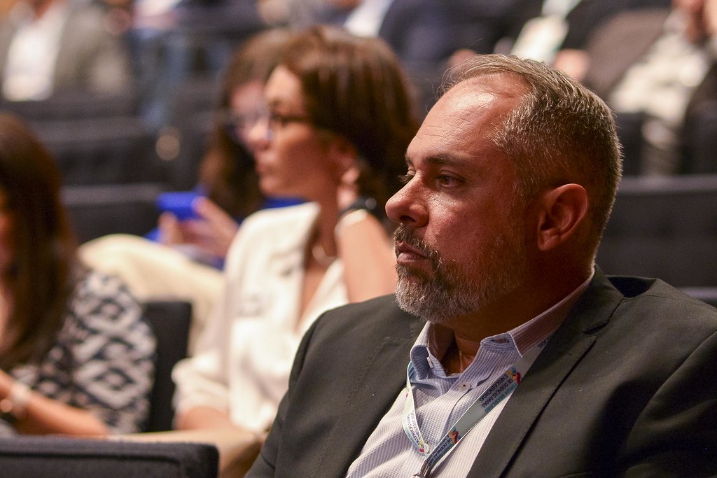 her_9377_54016751629_l