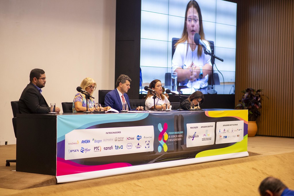 her_9381_54016646618_l